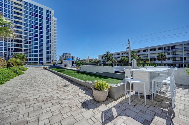 Building Photo - 531 N Ocean Blvd
