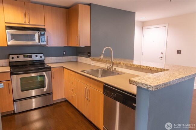 Building Photo - 2Bd/2Ba Seattle Condo