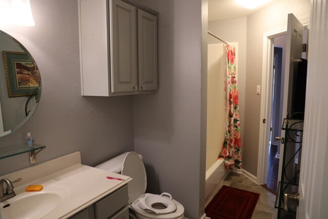 Bathroom (Hallway) - 2132 Rodeo Dr