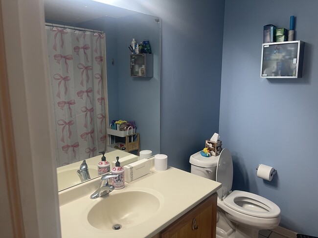 Building Photo - 6400 N Northwest Hwy