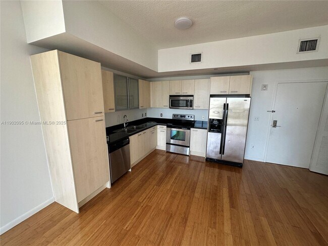 Building Photo - 1350 NW 8th Ct