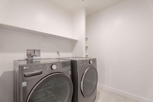 Building Photo - 5474 Enchanted Rose St