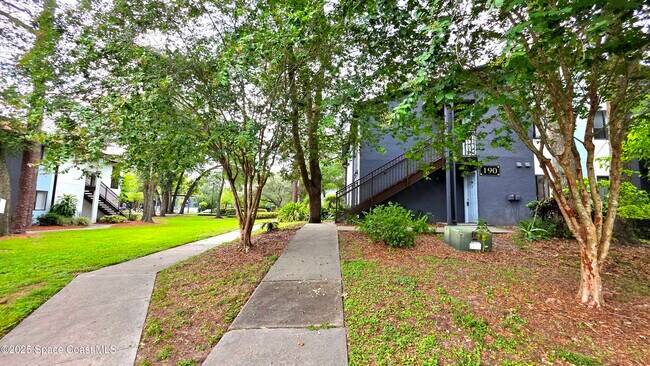 Building Photo - 190 Riverbend Dr