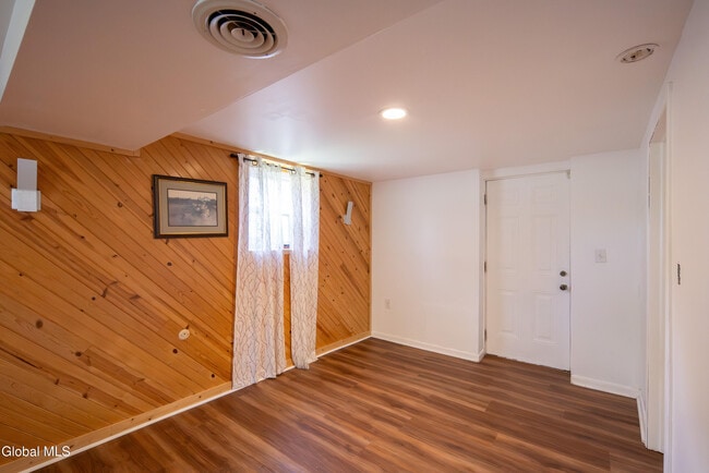 Building Photo - 99 Fiddlers Ln