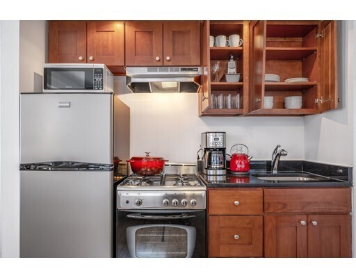 Building Photo - 20 Joy St