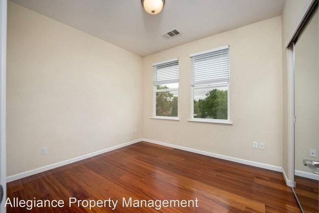 Building Photo - 3 br, 3 bath House - 7910 Walerga Rd Unit 706