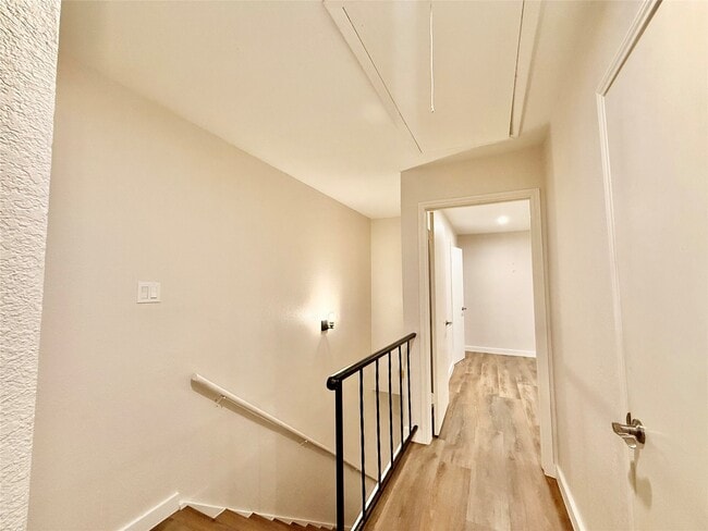 Building Photo - 11122 Village Bend Ln