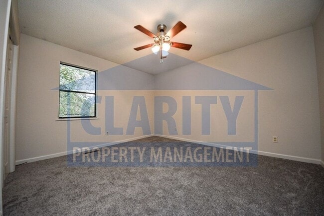 Building Photo - Excellent CLEVELAND NW location!