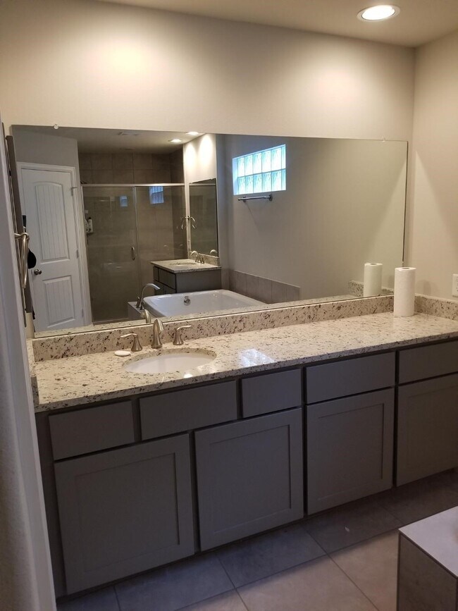 Building Photo - 5326 Larkin St