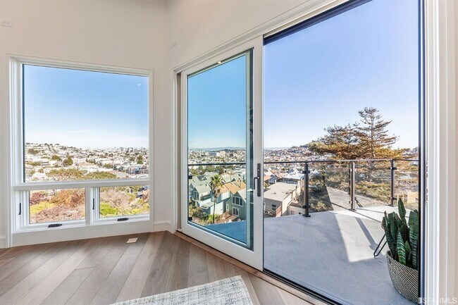 Building Photo - Glen Park: Impressive Top Floor Unfurnishe...