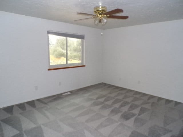 Building Photo - Great Southwest Location - 3 Bedroom - 2 Bathroom (58RO)