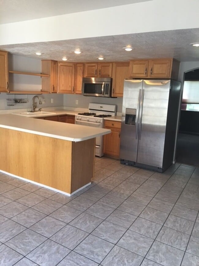 Building Photo - 75 N Hampton Pl