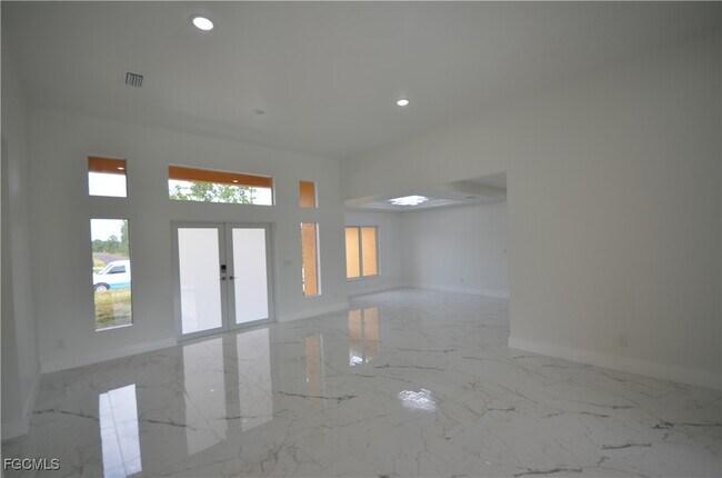 Building Photo - 1132 Edelweiss St E