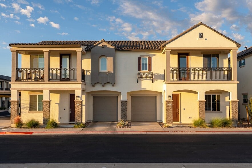 Building Photo - The Stately Queen Creek