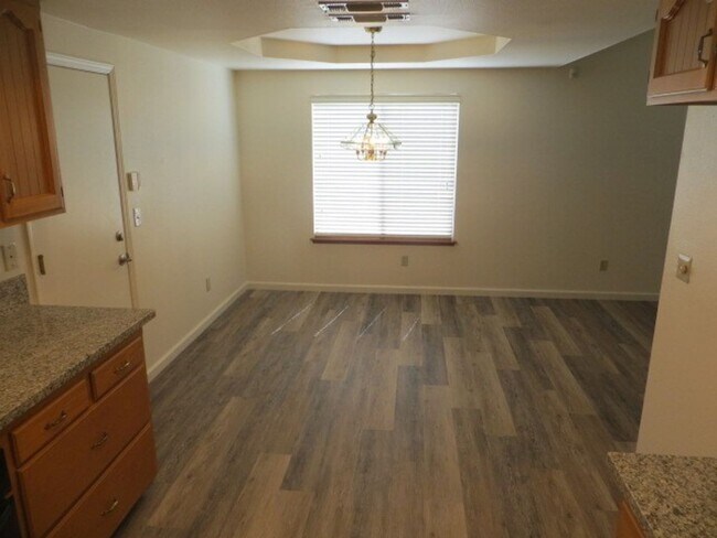 Building Photo - North Fresno Home, 3BR/2BA, Built 1989 - Lots of Amenities!