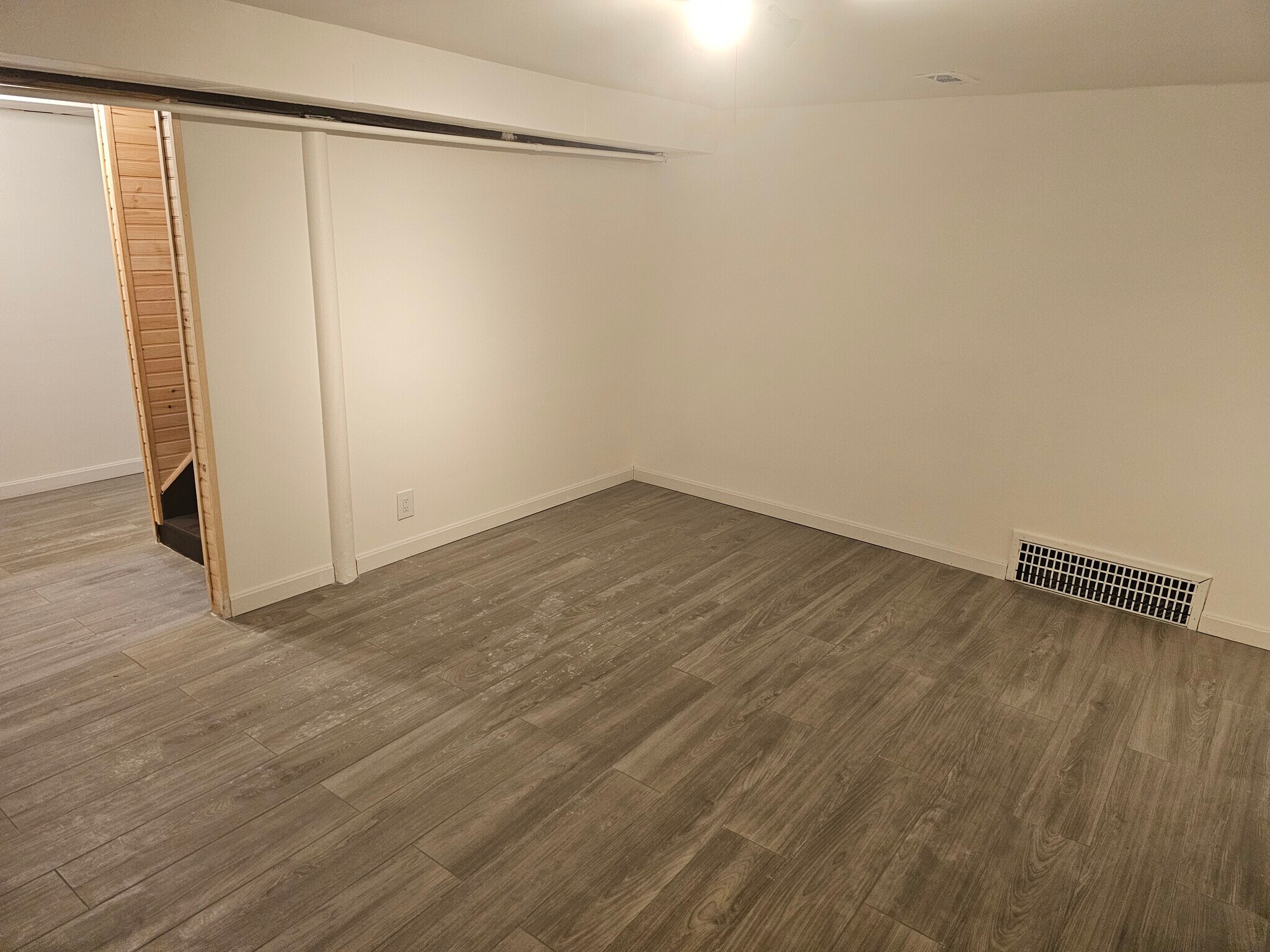 Building Photo - 419 Pond St
