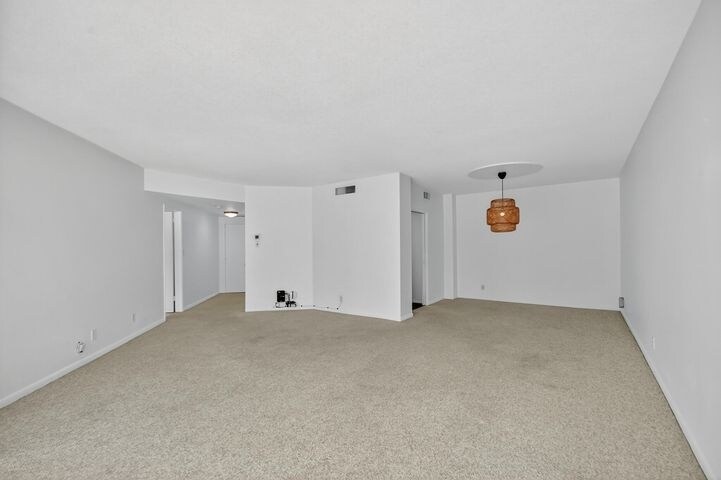 Building Photo - 1000 Lowry St