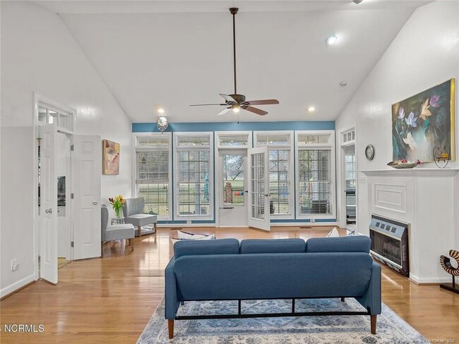 Building Photo - 1114 4 Wood Dr