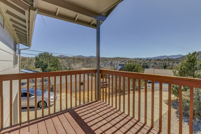 Building Photo - 3 Bedroom 3 Bath home in Diamond Valley!