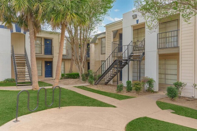 Building Photo - 3001 Hillcroft St