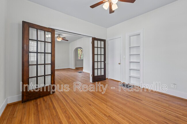 Building Photo - 2529 Ashwood Ave