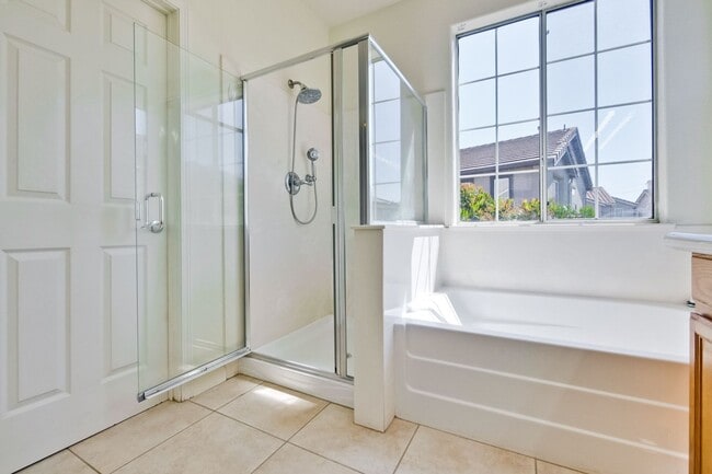 Building Photo - Spacious 4-Bedroom Home on Private Cul-De-Sac | No HOA | Custom Closets, New Floors & Lush Backya...