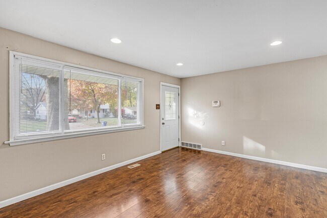 Building Photo - 1040 Bluefield Dr