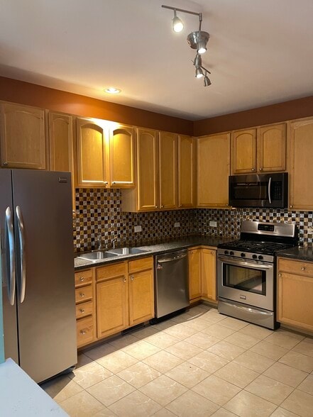 Building Photo - 1022 Evergreen Cir