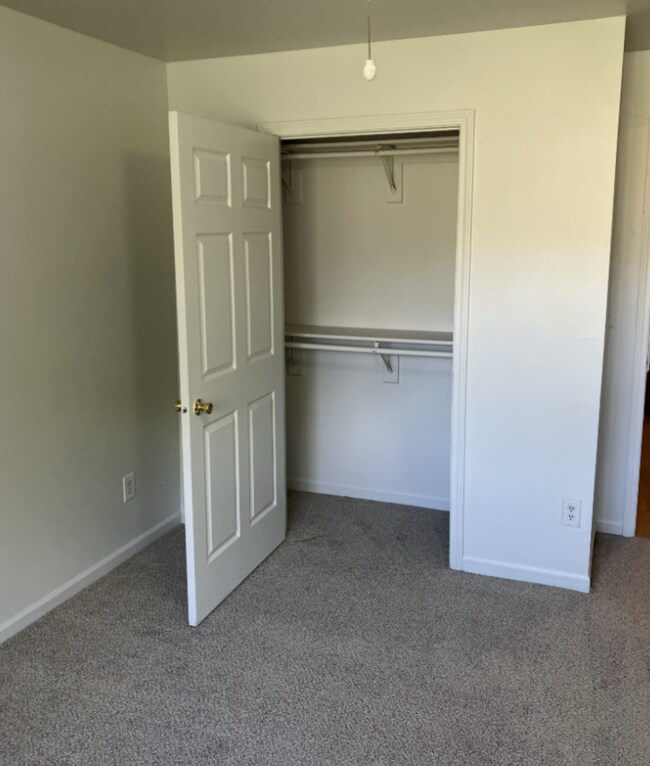 Building Photo - 3 Bedroom Home for rent in Newton, IA