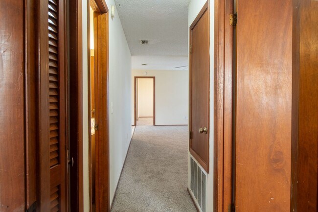 Building Photo - Move-In Ready 3-Bedroom, 2-Bathroom Rental...