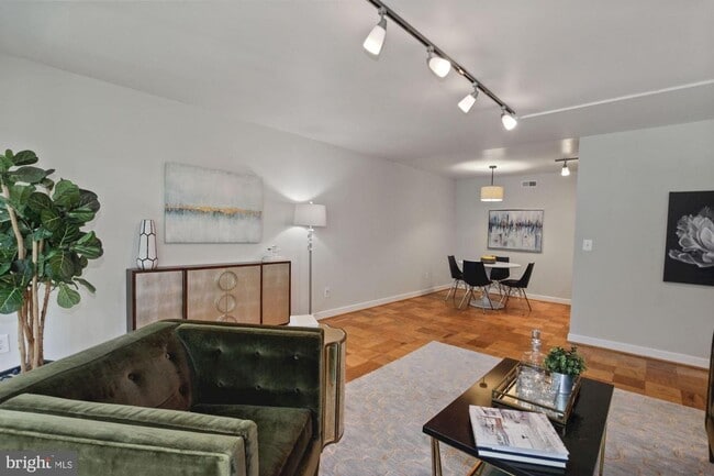 Building Photo - Beautiful 1BR/1BA in Downtown Bethesda. Al...