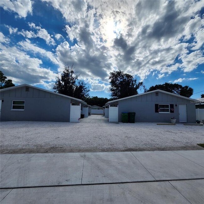 Building Photo - 15406 Avalon Ave
