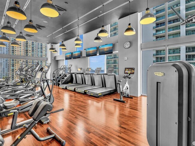 Building Photo - 1300 Brickell Bay Dr