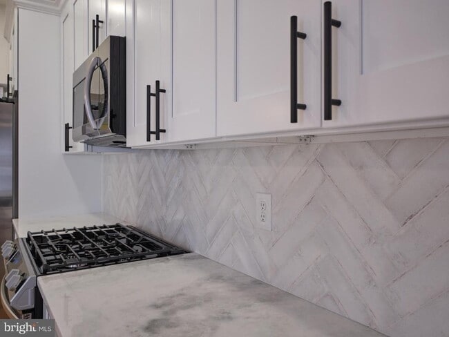 Building Photo - 32 S State St