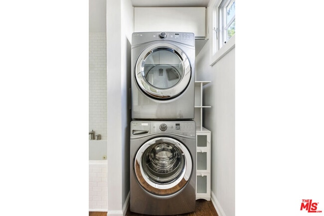 Building Photo - 3472 Rowena Ave