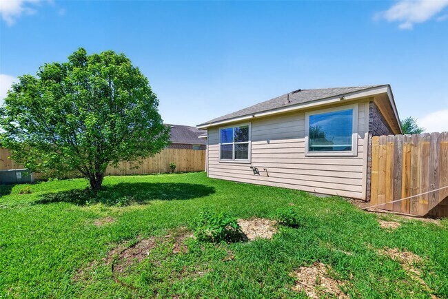 Building Photo - 5950 Carpenters Hollow Court