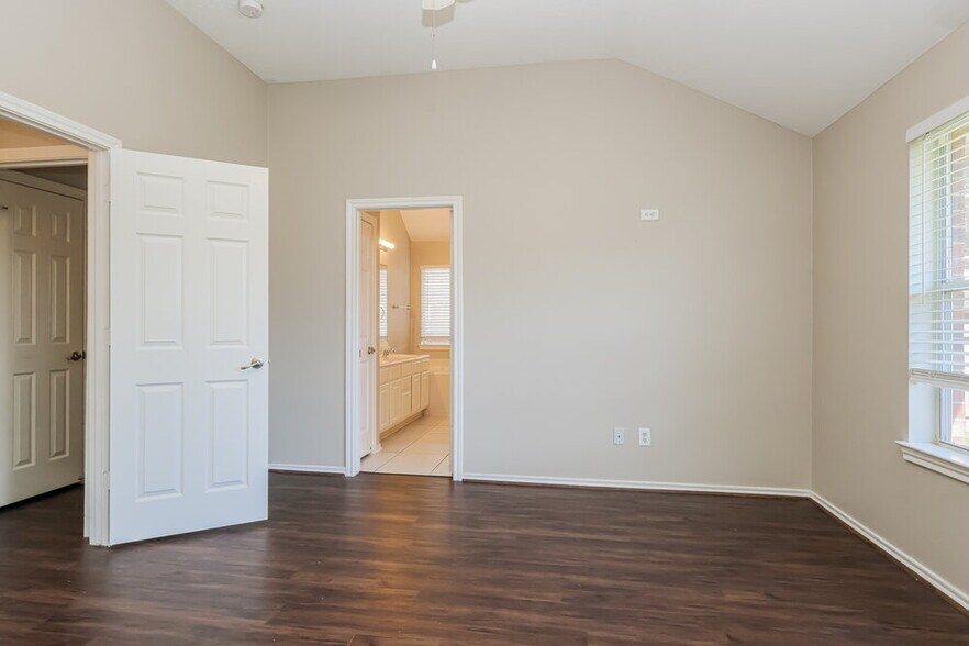 Building Photo - 6402 Bright Falls Ln