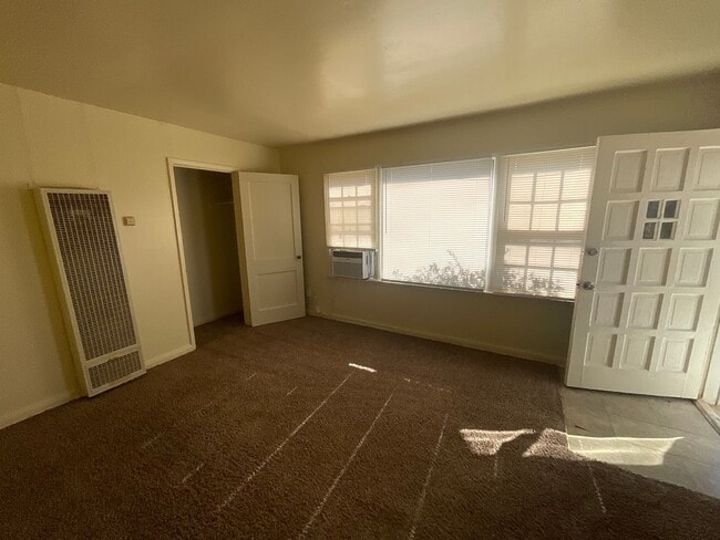 Building Photo - 1bed 1 bath Duplex