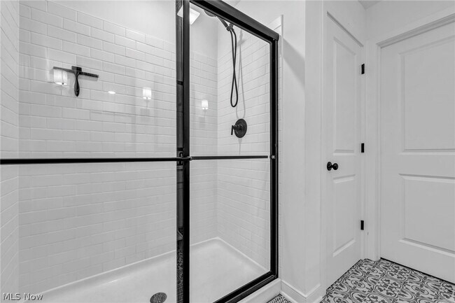 Building Photo - 704 Maple Hollow Ct
