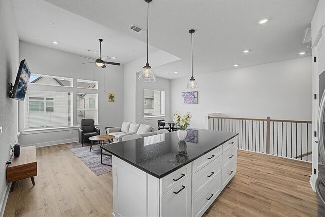 Building Photo - 2930 Moreno St