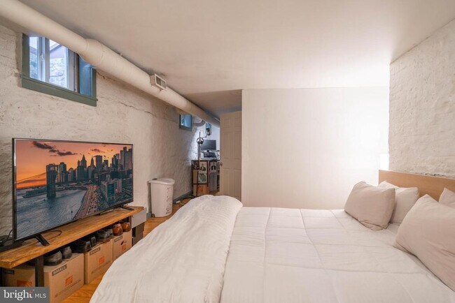 Building Photo - 239 Race St