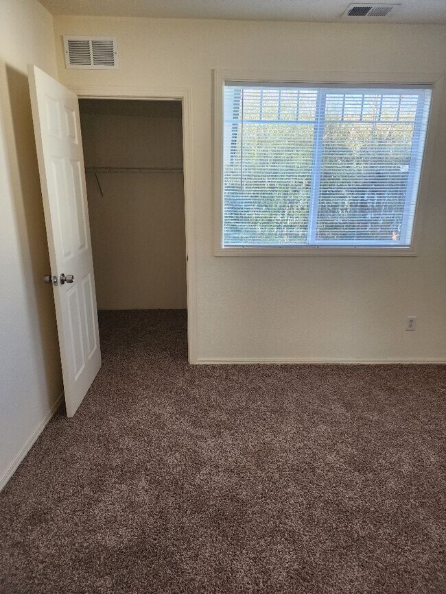 Building Photo - STATUS: RENTED-  |R281h| $1495.00