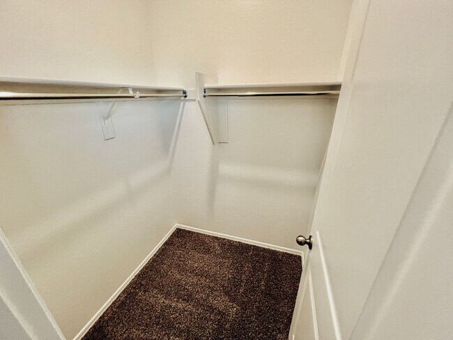 Building Photo - 1131 W Chimes Tower Dr