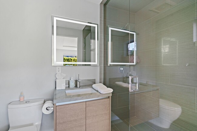 Building Photo - Prestigious Hollywood Hills Home for Rent