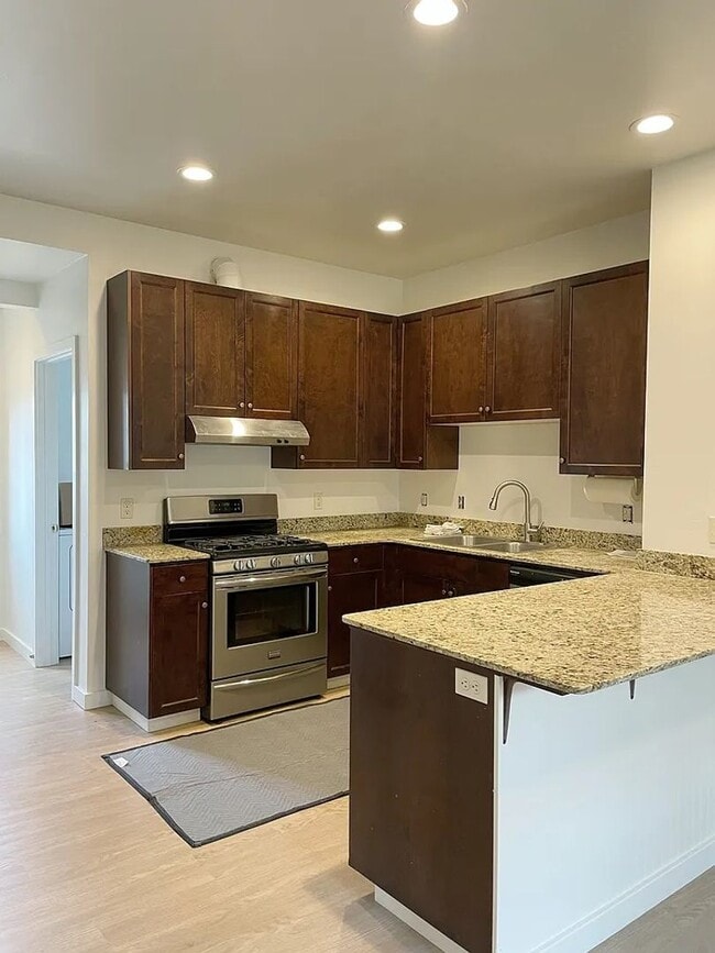 Building Photo - Three bedroom Duplex | Available Early June