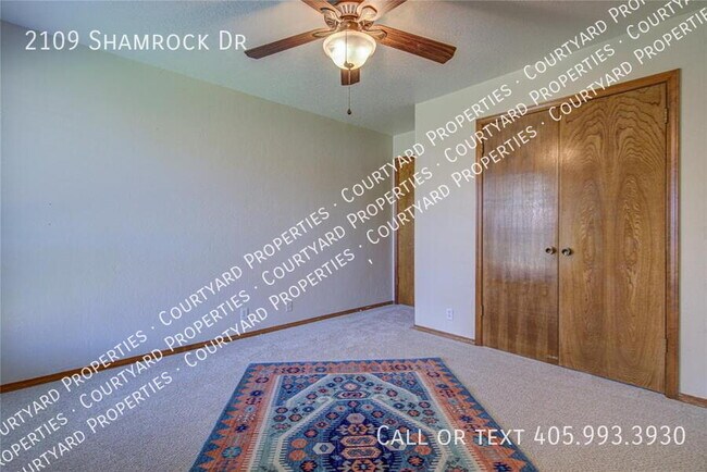 Building Photo - 2109 Shamrock Dr