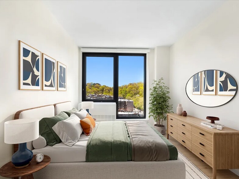 Building Photo - 4778 Broadway