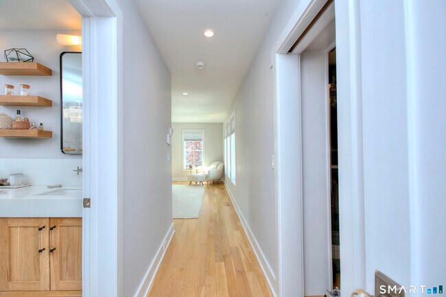 Building Photo - 26 Island Way