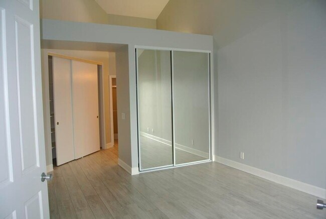 Building Photo - 2Bed/2Bath Condo in Laguna Del Mar Community~ Flying Cloud