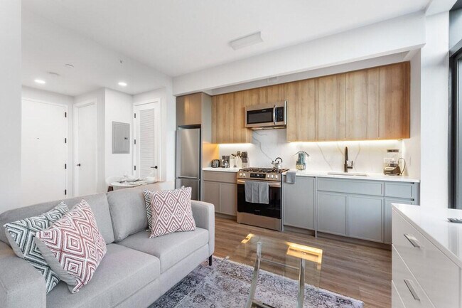 Building Photo - 2266 Cropsey Ave